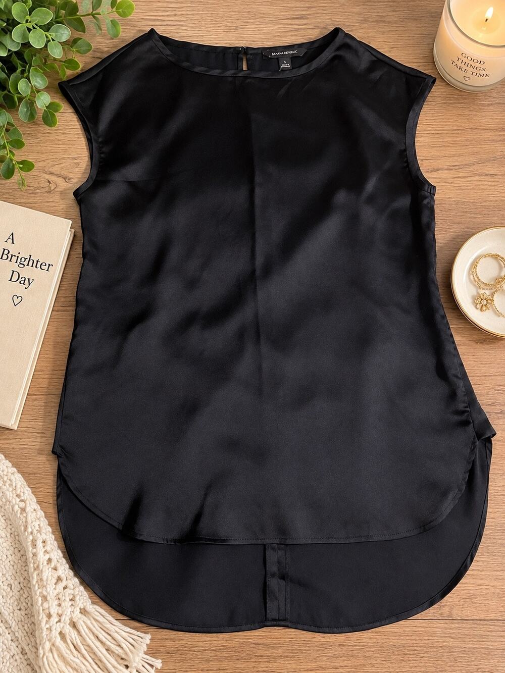 Banana Republic Women’s Small Navy Blue Satin High Low Tunic Blouse Cap Sleeve